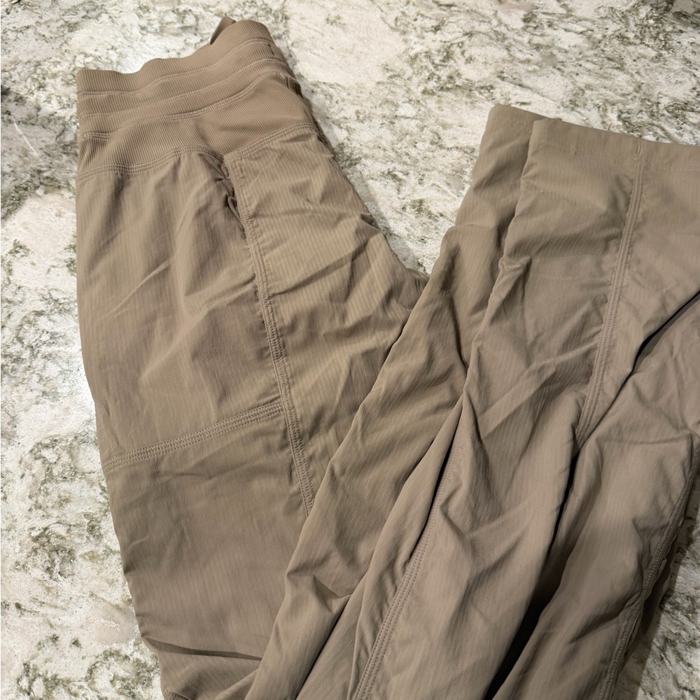 lululemon  Cargo Pants in Tan